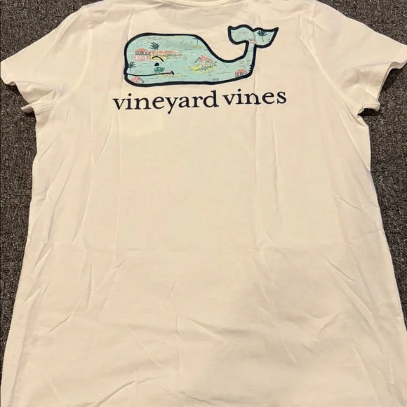 Vineyard Vines tshirt
Womens medium - Picture 3 of 3